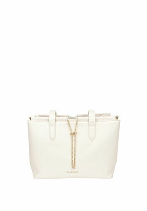 Borsa tote in pelle color crema con due manici, dettaglio catena dorata al centro e piccolo logo "CAPRNOIR" sulla parte frontale.