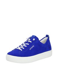 Blaue Wildledersneaker mit weißen Schnürsenkeln und Gummisohle. Mit Logo an der Seite und einem leichten Absatz. Rundes Zehen-Design.