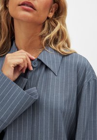 NA-KD TAILORED - Paitapusero - light grey stripe