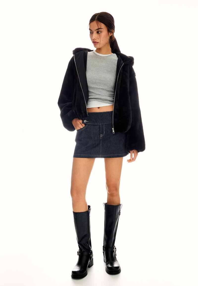 Veste Longue En Cuir Cascade Bershka - Fausse Fourrure Noire, Style Motarde, Taille L