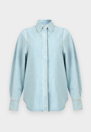 Světlá modrá denimová košile s dlouhými nafouknutými rukávy, špičatým límcem, knoflíkovými manžetami a skrytou přední lištou s knoflíky.