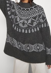 YAS Sweter