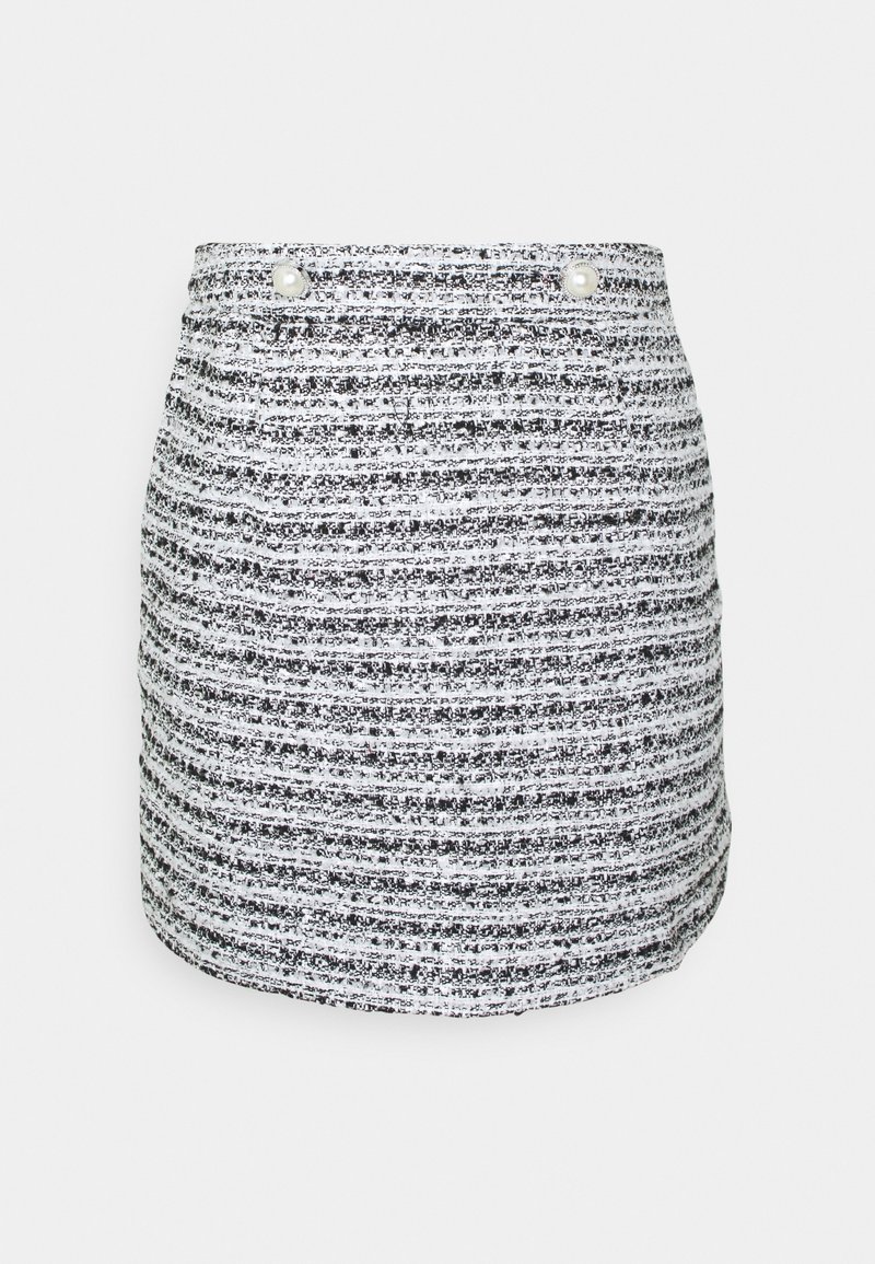 Geweven rok in zwart-witte strepen, met parelknoopjes op de taille, textiel met structuur en een getailleerd silhouet.