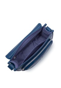 Borsa a mano in pelle blu con due scomparti, chiusura lampo e superficie liscia. Interno foderato in tessuto a contrasto, design minimalista.