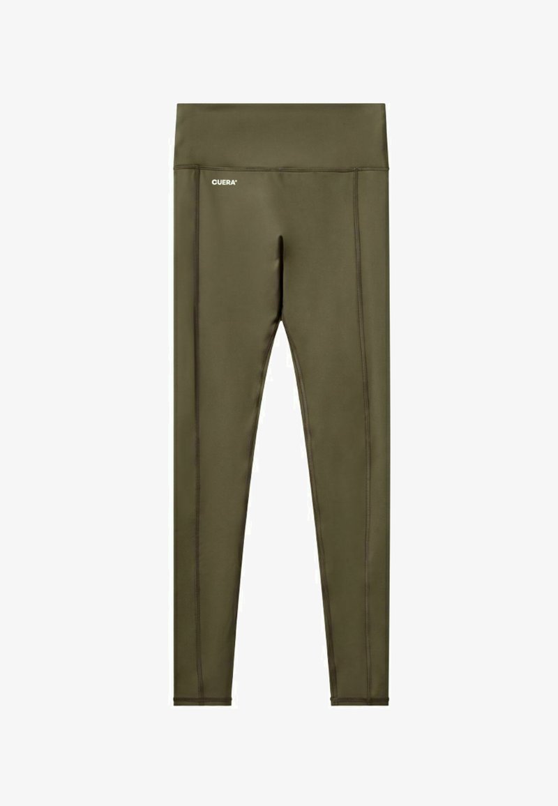 Leggings longueur totale vert olive avec taille haute et coutures visibles, avec un petit logo "CUERA" sur la hanche gauche.