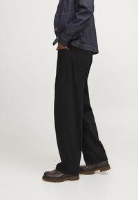 Jack & Jones JJIALEX JJORIGINAL - Túlméretezett farmernadrág - black