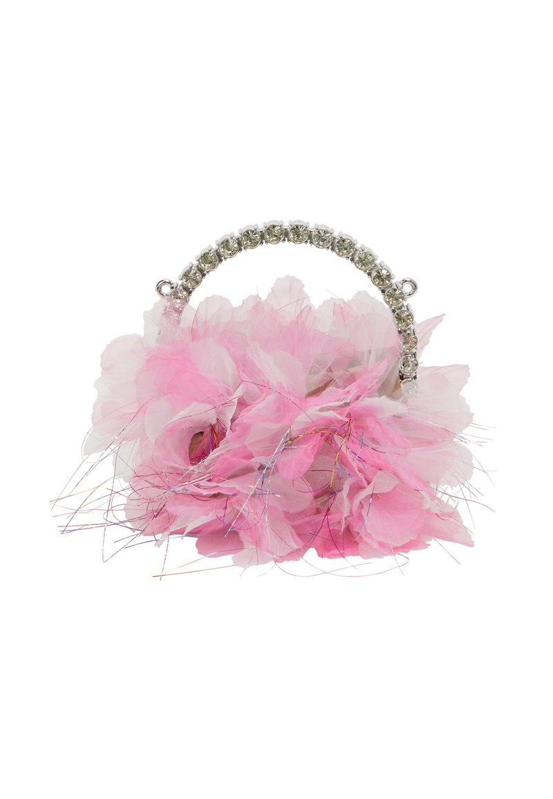 Borsa floreale rosa realizzata con petali sovrapposti, dotata di un manico argentato impreziosito da gemme e fibre metalliche sparse per un effetto tattile aggiunto.