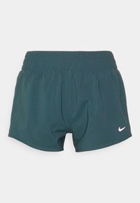 Pantalones cortos deportivos de color verde oscuro con cinturilla elástica y un pequeño logo blanco de Nike en la parte inferior derecha. Fabricados con tejido ligero.