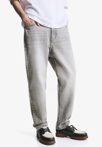 Bershka Tapered Fit - Jeans Relaxed Fit - grey