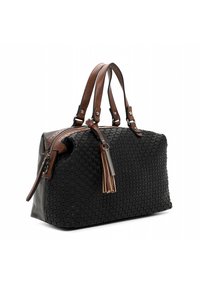 Czarna torebka o teksturowej powierzchni z brązowymi skórzanymi akcentami, zapięcie na zamek, dwa uchwyty i dekoracyjny detal w postaci frędzla. Prostokątny kształt.