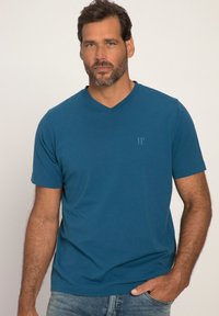 Herre kortærmet V-hals t-shirt i teal bomuld med et diskret logo på brystet og en blød, glat tekstur.