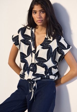Next, REGULAR FIT - TEXTURED V-NECK TIE FRONT SHORT SLEEVE TOP . - Blusa - geo print