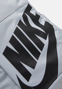 Nike Sportswear UNISEX - Turistinė kuprinė - wolf grey/black
