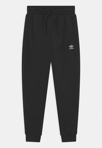 Svarta Adidas-joggers med elastisk midja, dragsko, sidofickor, ribbade mudd och en liten vit logotyp på vänster lår.