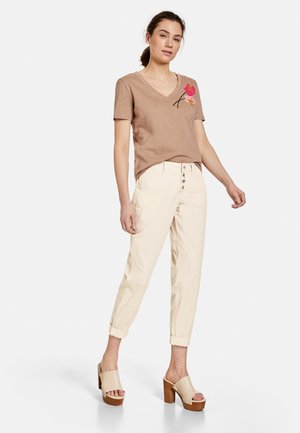 TS AUS BAUMWOLL-MIX ORGANIC COTTON - Chinos - oatmeal