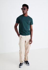 Levi's® ORIGINAL TEE - T-shirt basic - darkest spruce