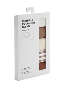 Lot de cinq culottes hipster invisibles en mélange de polyamide beige, marron et rayé, respirant et à séchage rapide, dans un emballage blanc.
