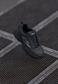 Fila SKYE - Sportbačiai - black/gun metal