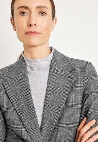 Gerry Weber Kurzmantel - grau karo