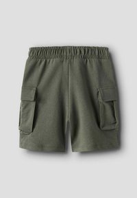 Pantaloni corti verde oliva con fascia elastica in vita e due tasche cargo laterali. Realizzati in materiale morbido e elasticizzato. Texture liscia senza motivi.
