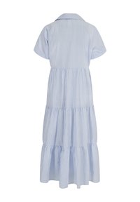 Himmelblaues und weiß gestreiftes Kleid mit kurzen Ärmeln, einem Kragen und gestuften Rüschendetails am Saum. Hergestellt aus leichtem Stoff, lässiges Design.