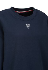 Marineblauwe sweatshirt met een geribbelde ronde hals, voorzien van wit geborduurde tekst "19V69 ITALIA" en een subtiel wapendesign op de voorkant. Zacht katoenmateriaal.