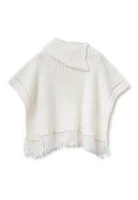 Poncho blanco de punto con una textura acanalada, que presenta un cuello con solapa y un dobladillo con flecos. Mangas cortas; ajuste acogedor y oversize.