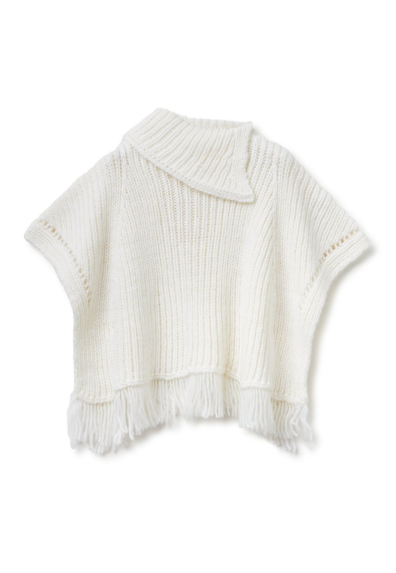 Poncho blanco de punto con una textura acanalada, que presenta un cuello con solapa y un dobladillo con flecos. Mangas cortas; ajuste acogedor y oversize.