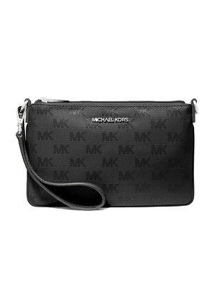 Pochette noire Michael Kors avec motif texturé du logo MK, fermeture éclair et bandoulière amovible. Fini lisse avec accent en métal argenté.