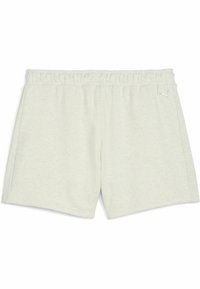 Pantalones cortos atléticos de color gris claro, hechos de una tela suave y ligeramente texturizada. Cuentan con una cinturilla elástica y un pequeño logo de Puma en el costado.