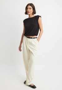 NA-KD DRAPED - Potiskana majica - black