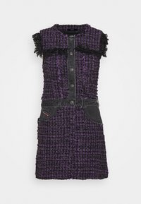 Tweedklänning med lila och svarta färger, krage, knäppning framtill och denimliknande detaljer med fransade kanter och sidofickor.