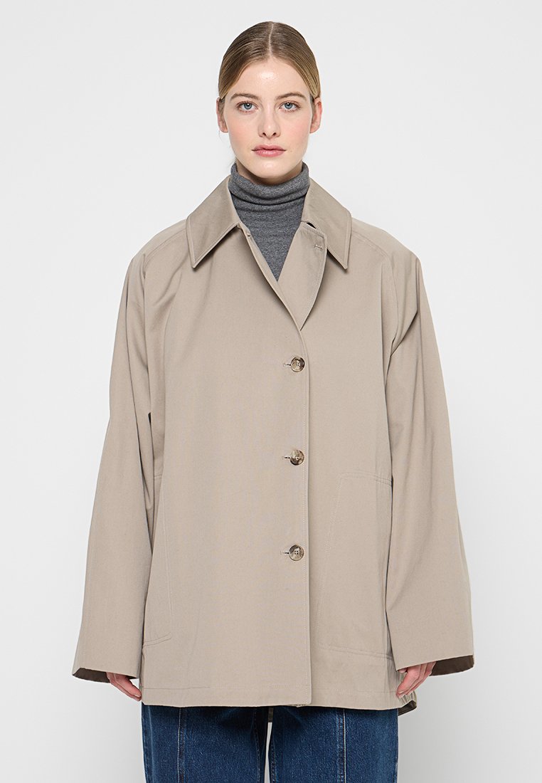 REMAIN Halflange jas beige