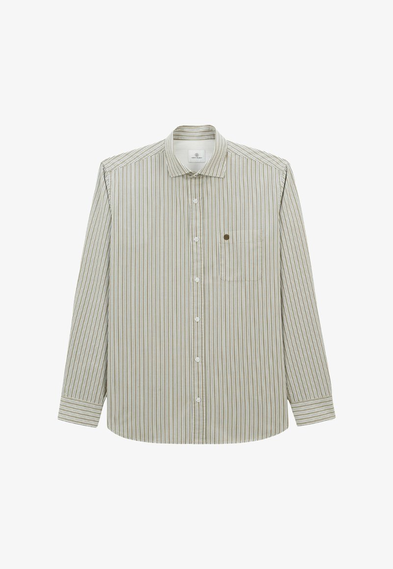 Chemise à manches longues pour homme, à rayures verticales beiges, blanches et brunes, avec une poche poitrine dotée d'un seul bouton.