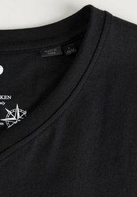 JP1880 GROSSE GRÖSSEN REINE V-AUSSCHNITT - T-shirt basic - black