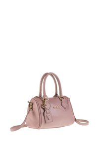 Borsa a tracolla in pelle rosa a trama ruvida con doppi manici arrotondati, tracolla rimovibile, accessori in oro e un piccolo tag decorativo. Design compatto e strutturato.