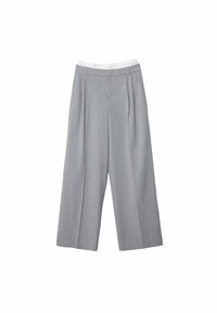 Szare spodnie typu wide-leg, wykonane z teksturowanej tkaniny, z gładkim pasem, z plisami i luźnym, swobodnym krojem.