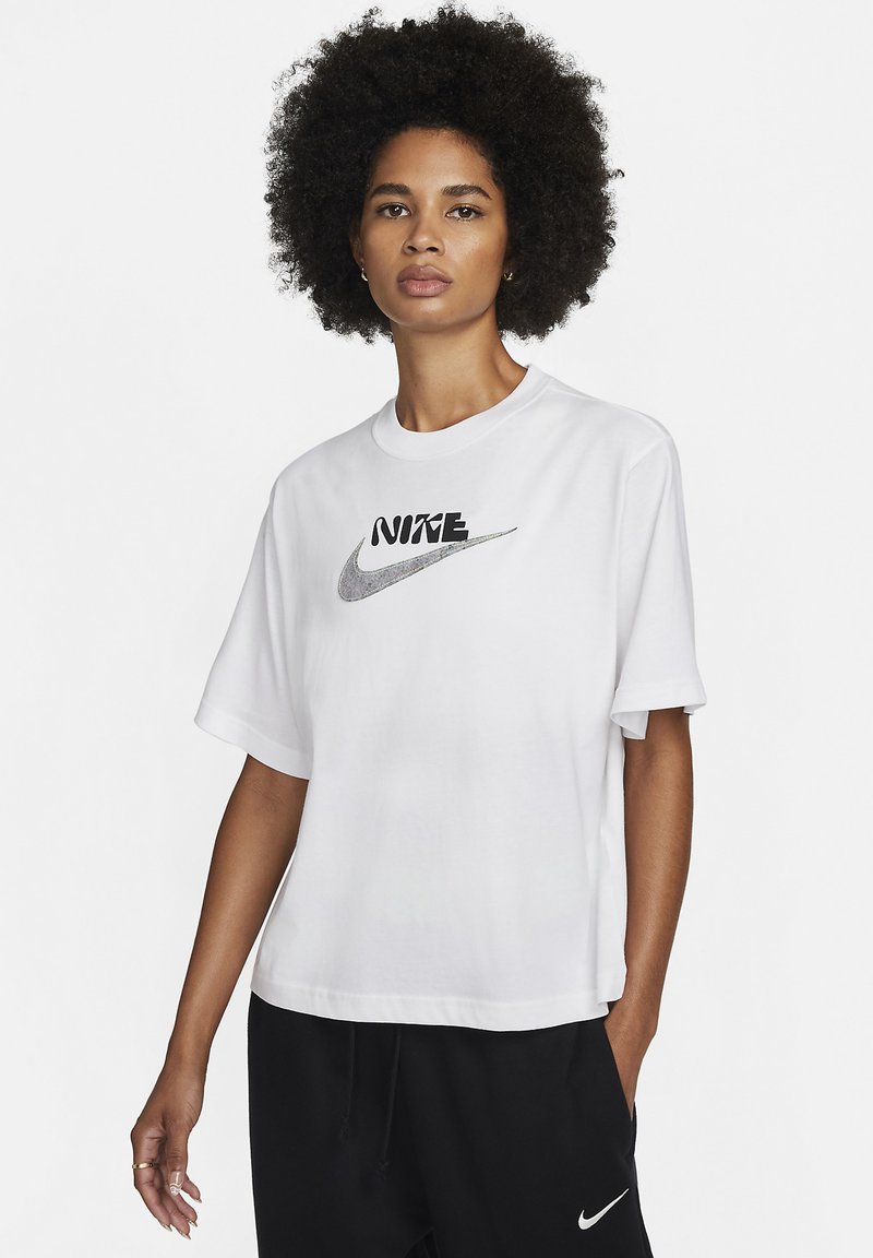 Nike Sportswear LOOSE FIT BOXY FIBER Printtipaita white/valkoinen