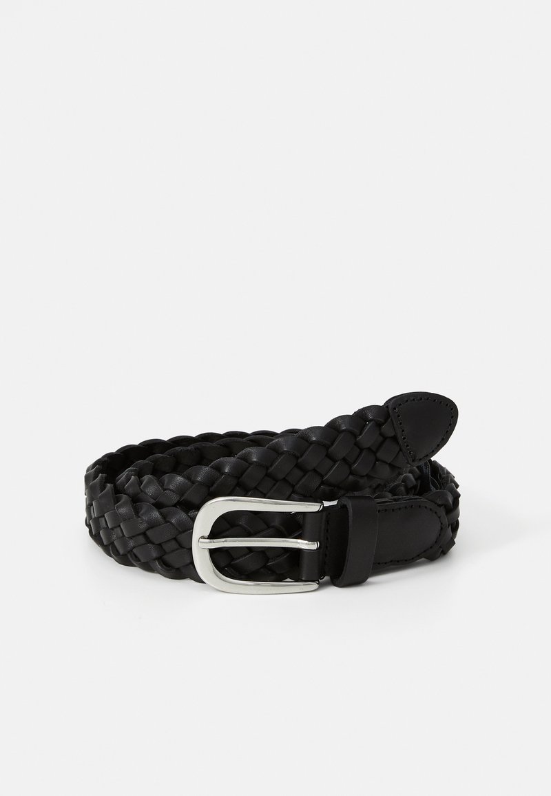 Mustvärviline kootud nahkrihm, millel on hõbedane metallklamber, omades siledat tekstuuri ja suunatud otsikut. Klassikaline disain, mis sobib erinevate riietustega.