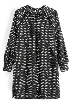 Robe noire à manches longues avec motif géométrique de flèches blanches, encolure froncée, poignets élastiques et petite fermeture à bouton avec trou à l'arrière.