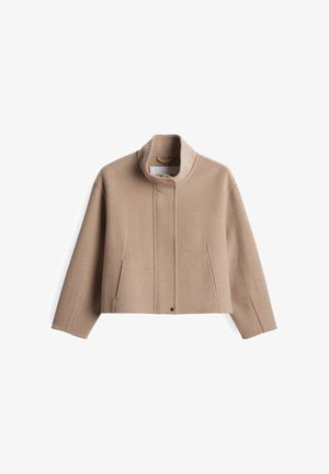 Beige cropped Wolljacke mit Stehkragen, verdeckten Vorderknöpfen, langen Ärmeln und zwei seitlichen Taschen.