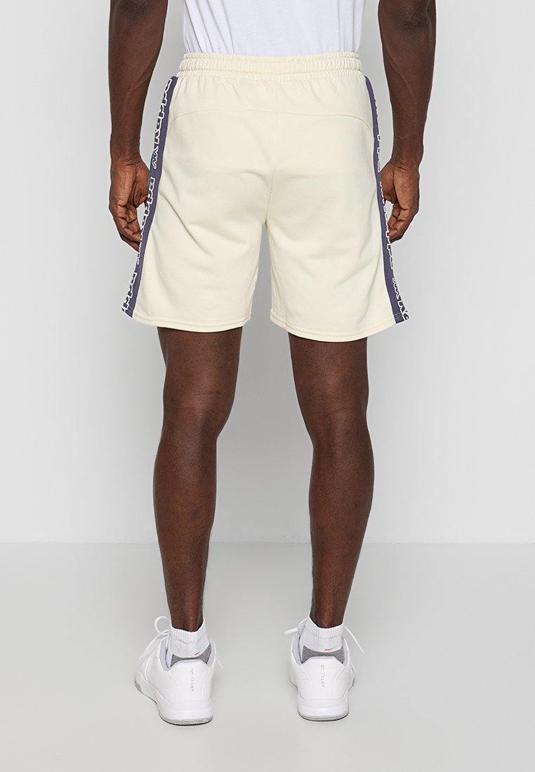 REGULAR FIT