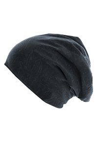 Juodos minkštos laisvos beanie tipo skrybėlės su subtiliu lapų raštu ant balto fono.