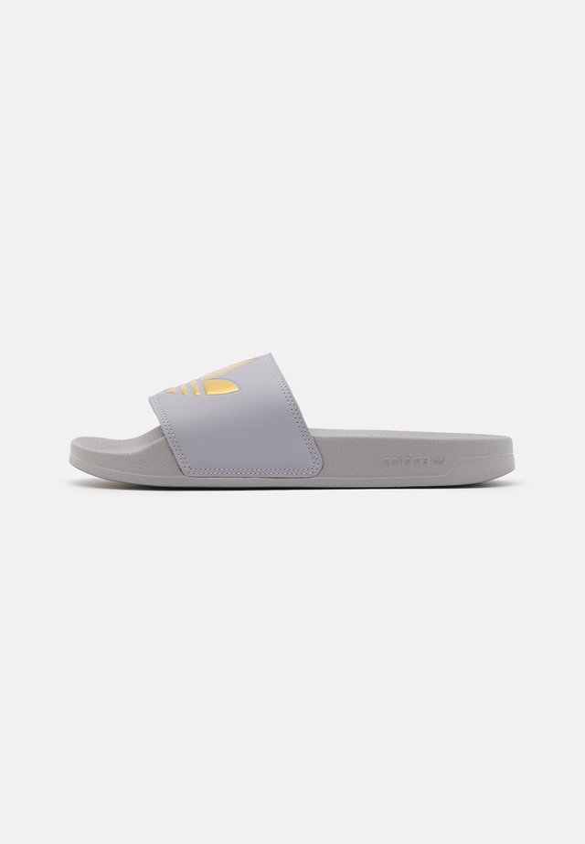 ADILETTE SPORTS INSPIRED SLIDES - Klapki - glow grey/gold metallic
