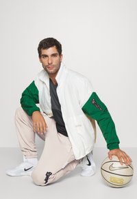Nike Performance NBA BOSTON CELTICS CITY EDITION PANT - Treningo apatinė dalis - hemp
