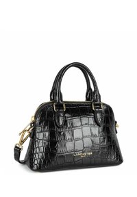 Borsa nera con motivo coccodrillo e dettagli dorati, doppio manico superiore e tracolla removibile. Finitura lucida e chiusura con zip.