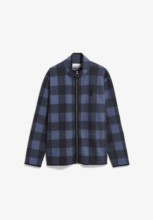 Blau- und schwarz karoierter Cardigan mit hohem Kragen, durchgehendem Reißverschluss und Logodetail auf der linken Seite. Aus weichem Material gefertigt.