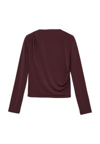 Maglietta bordeaux a maniche lunghe realizzata in tessuto morbido. Presenta un dettaglio drappeggiato sulla parte posteriore e una leggera arricciatura ai lati. Collo a giroclassico.