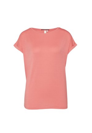 Koraalkleurig t-shirt met korte mouwen van zachte stof. Heeft een ronde halslijn en een ontspannen pasvorm met opgerolde mouwen. Gladde textuur.