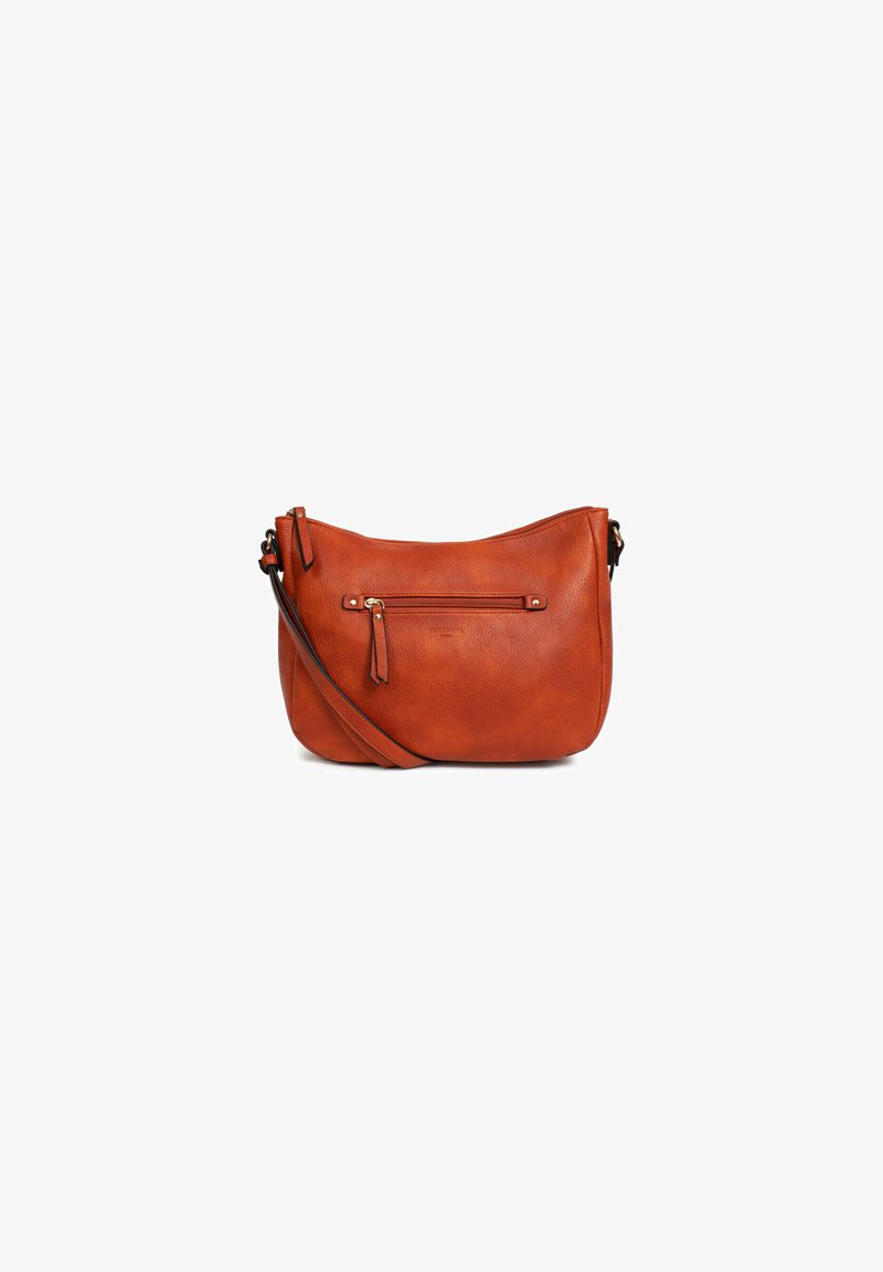 Borsa a tracolla in pelle marrone con una finitura morbida e texturizzata, dotata di una tasca frontale con zip e di una lunga tracolla regolabile.
